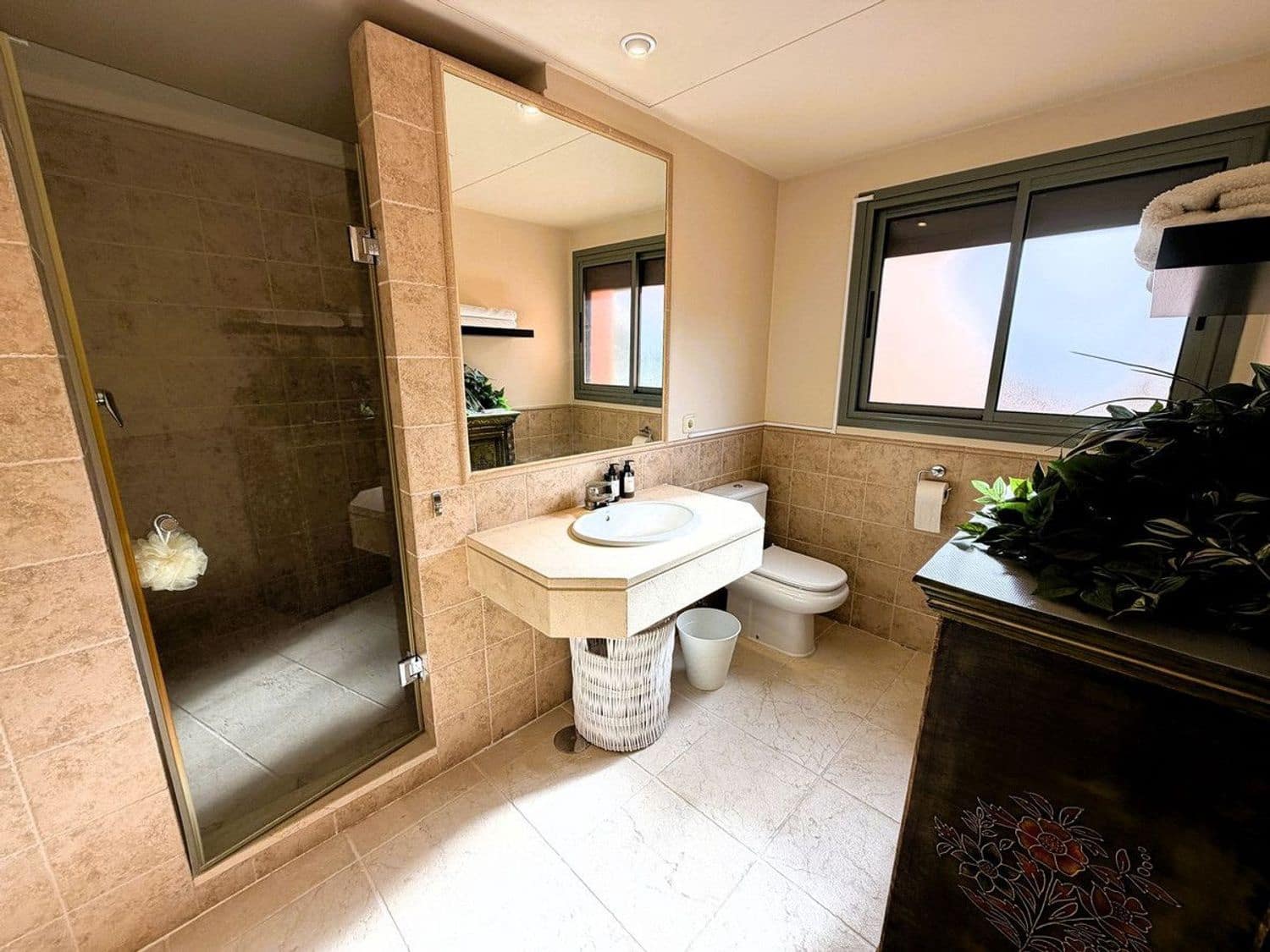 Apartamento de 3 habitaciones en Atalaya-Isdabe en venta con piscina garaje - 795.000 € (Ref: 10090100)