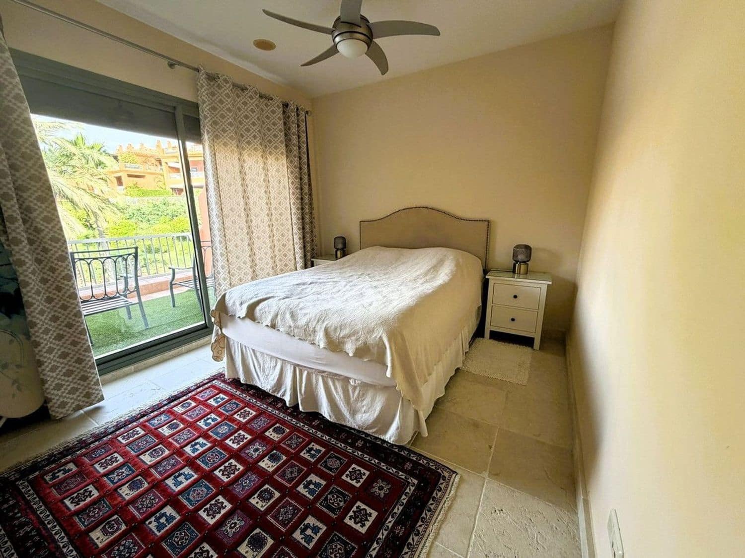 Apartamento de 3 habitaciones en Atalaya-Isdabe en venta con piscina garaje - 795.000 € (Ref: 10090100)