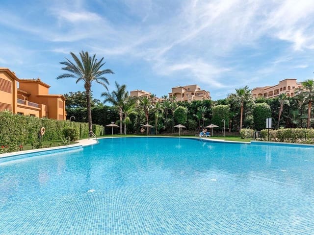 Apartamento de 3 habitaciones en Atalaya-Isdabe, Estepona en venta con piscina garaje - 795.000 € (Ref: 10090100)