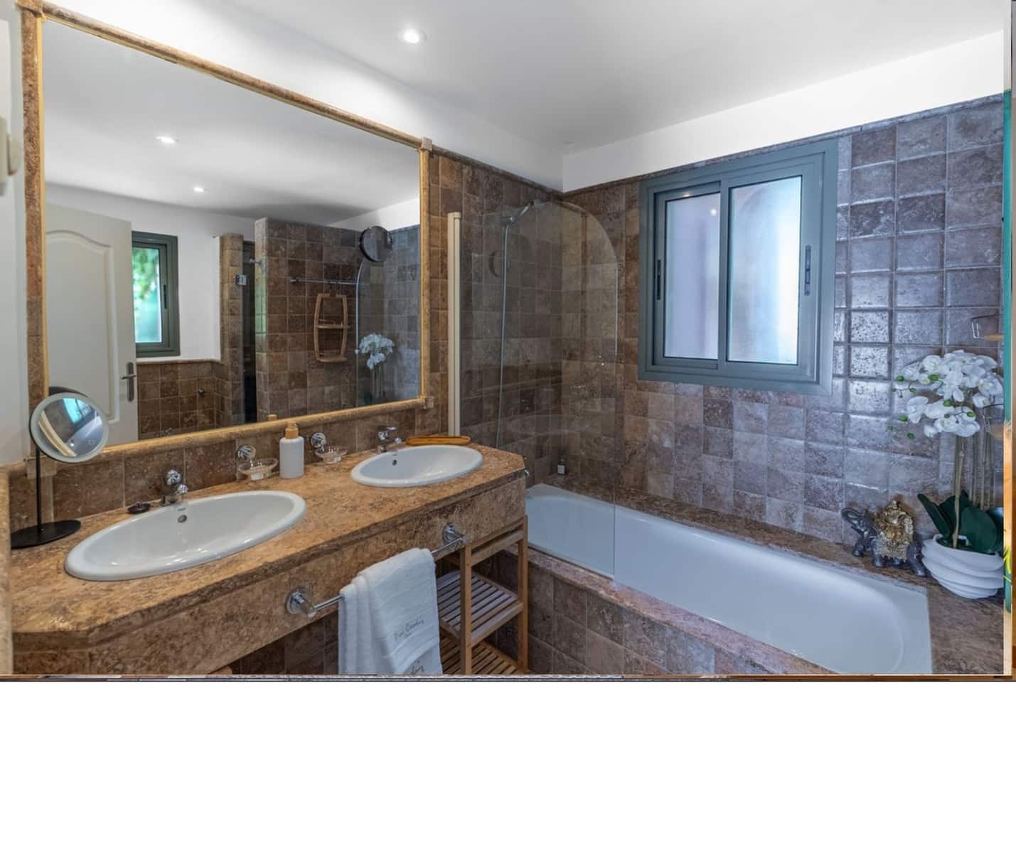 3 bedroom Apartment for sale in New Golden Mile with pool garage - € 650,000 (Ref: 10090101)