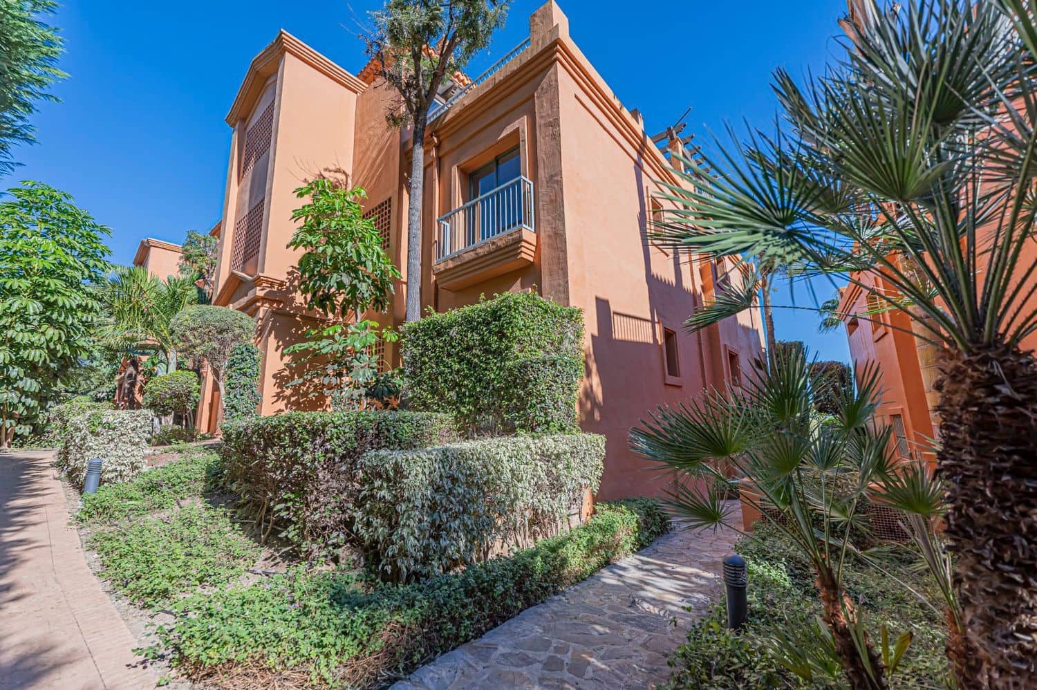3 bedroom Apartment for sale in New Golden Mile with pool garage - € 650,000 (Ref: 10090101)