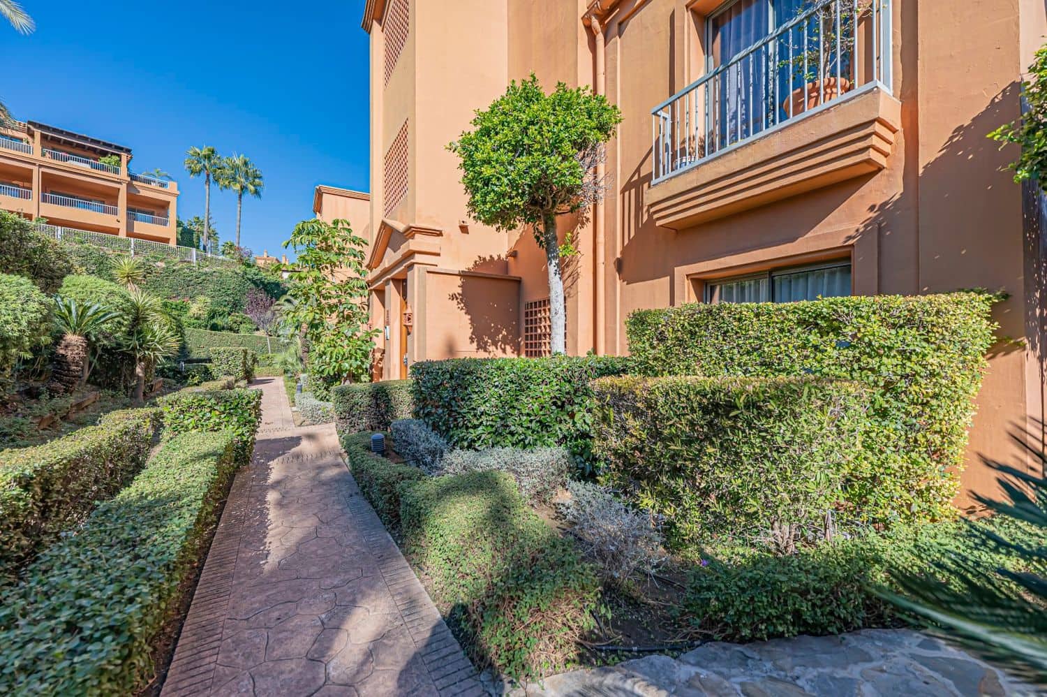 3 bedroom Apartment for sale in New Golden Mile with pool garage - € 650,000 (Ref: 10090101)