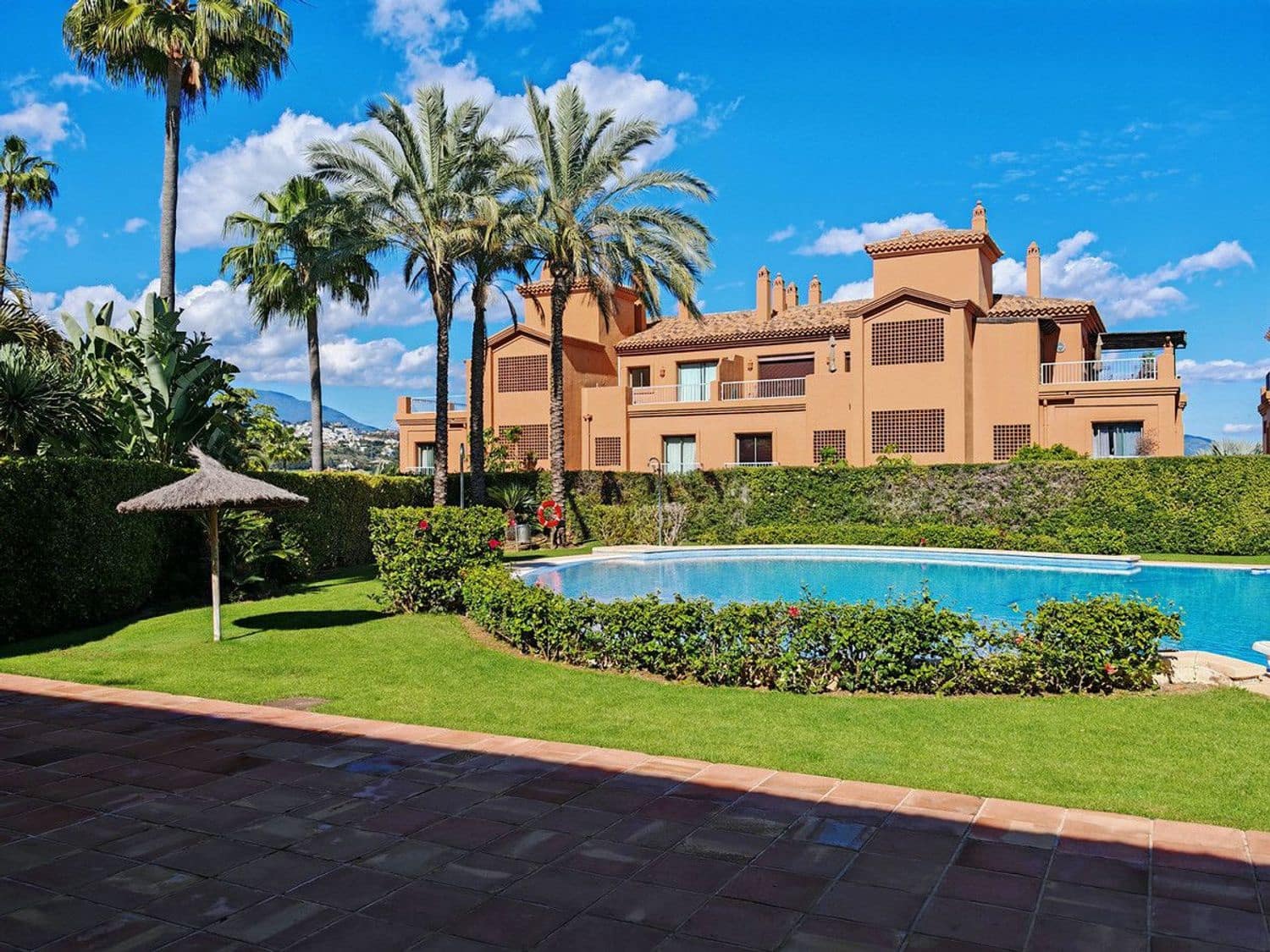 3 bedroom Apartment for sale in New Golden Mile with pool garage - € 650,000 (Ref: 10090101)
