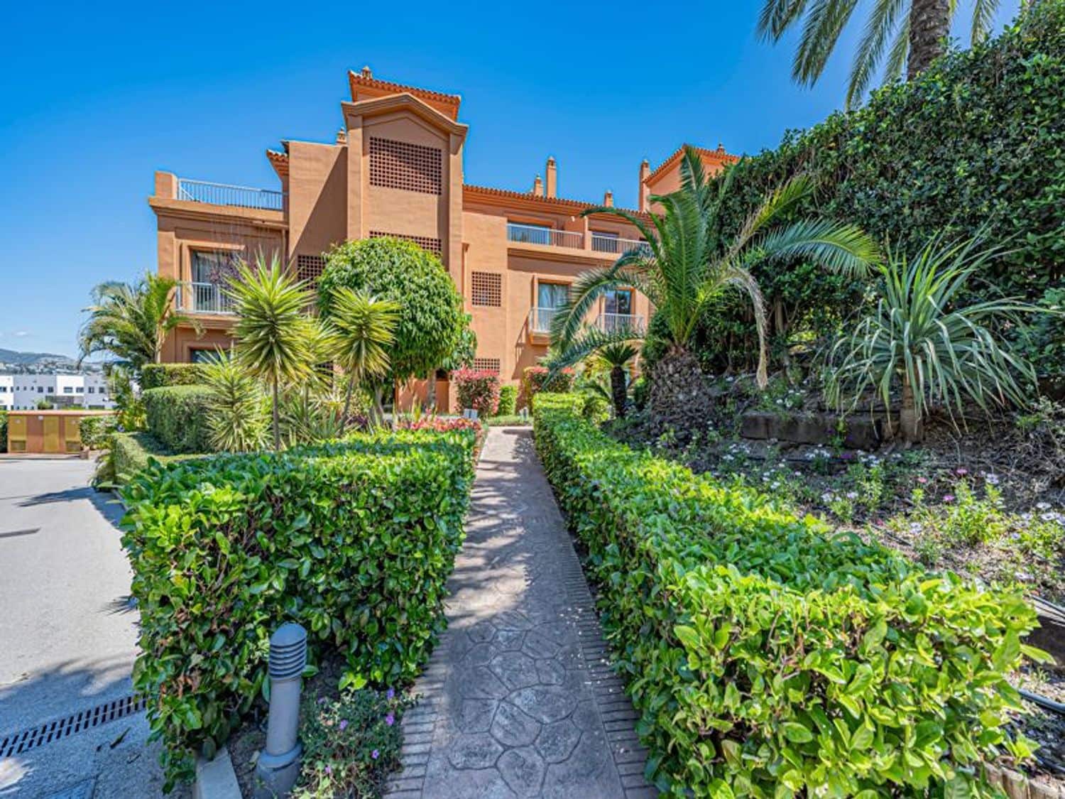 3 bedroom Apartment for sale in New Golden Mile with pool garage - € 650,000 (Ref: 10090101)