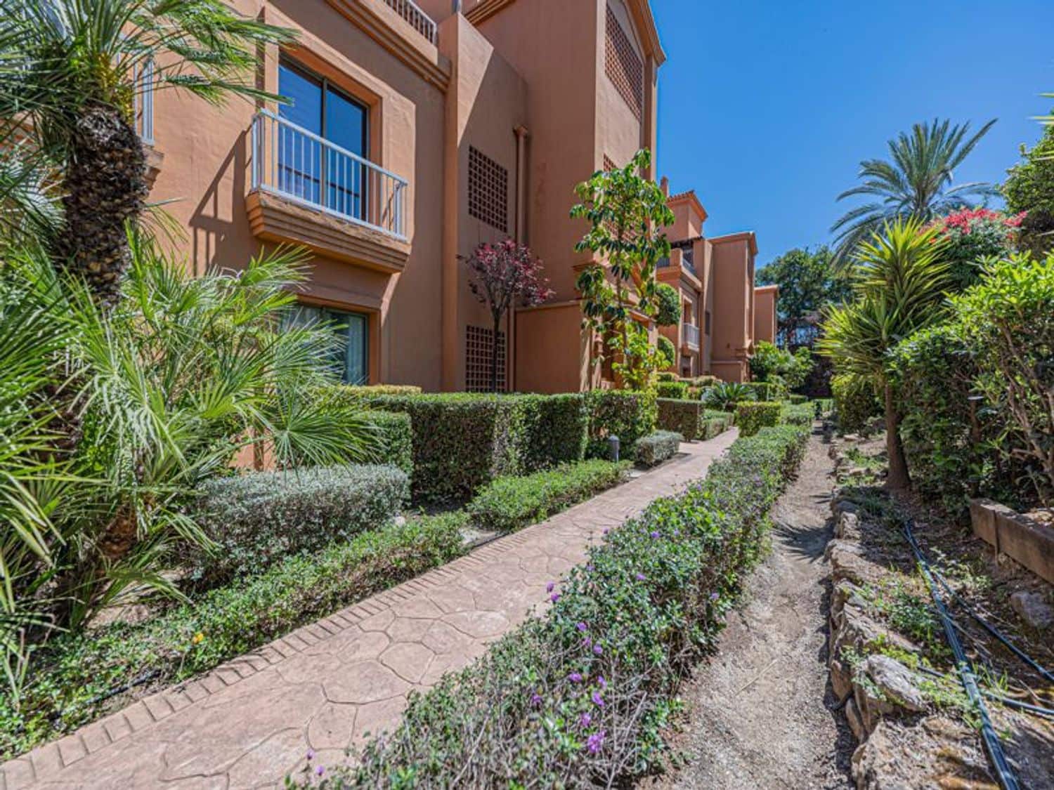 3 bedroom Apartment for sale in New Golden Mile with pool garage - € 650,000 (Ref: 10090101)