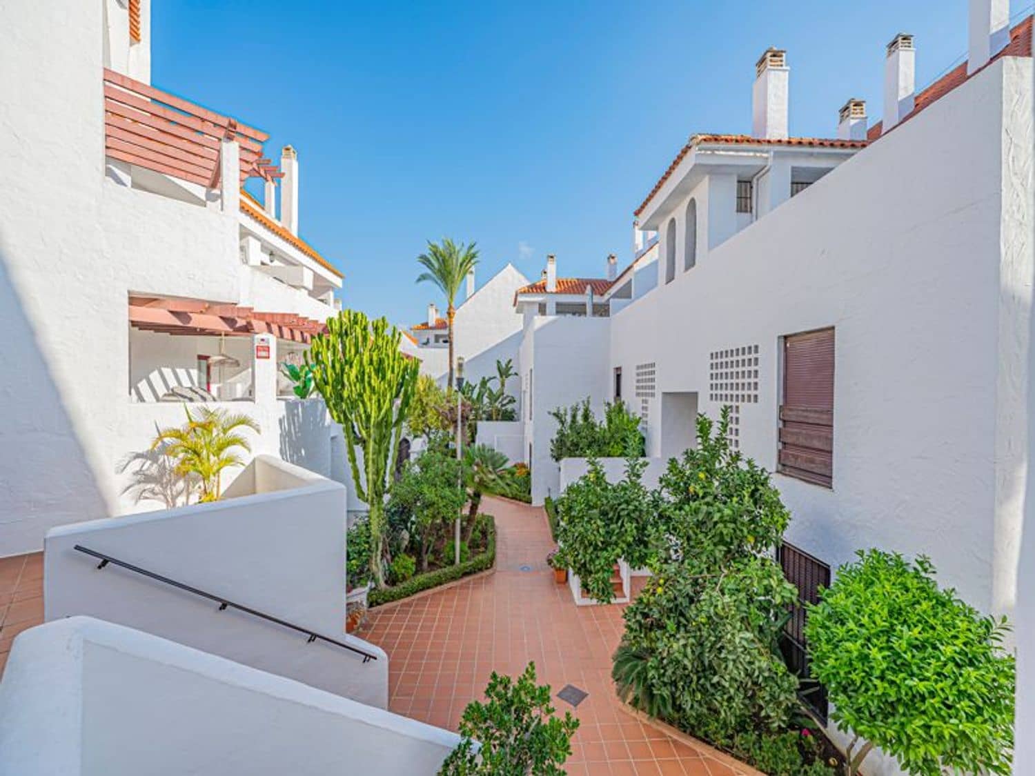 3 quarto Apartamento para venda em Nueva Andalucia com piscina garagem - 585 000 € (Ref: 10091040)