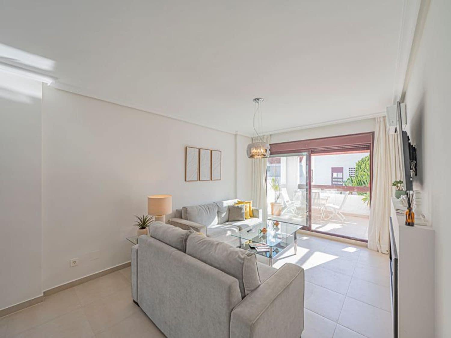 3 quarto Apartamento para venda em Nueva Andalucia com piscina garagem - 585 000 € (Ref: 10091040)