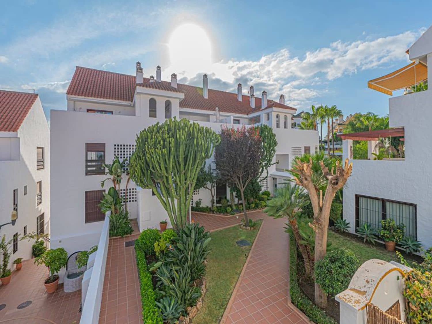 3 quarto Apartamento para venda em Nueva Andalucia com piscina garagem - 585 000 € (Ref: 10091040)