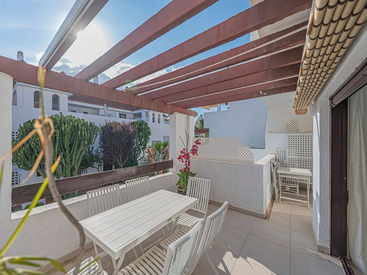 3 quarto Apartamento para venda em Nueva Andalucia com piscina garagem - 585 000 € (Ref: 10091040)