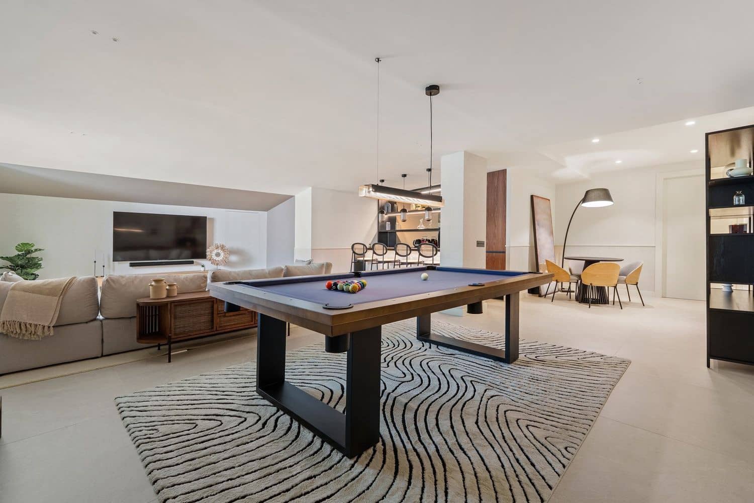 5 soveværelse Villa til salg i Cabopino med swimmingpool garage - € 5.875.000 (Ref: 10091044)