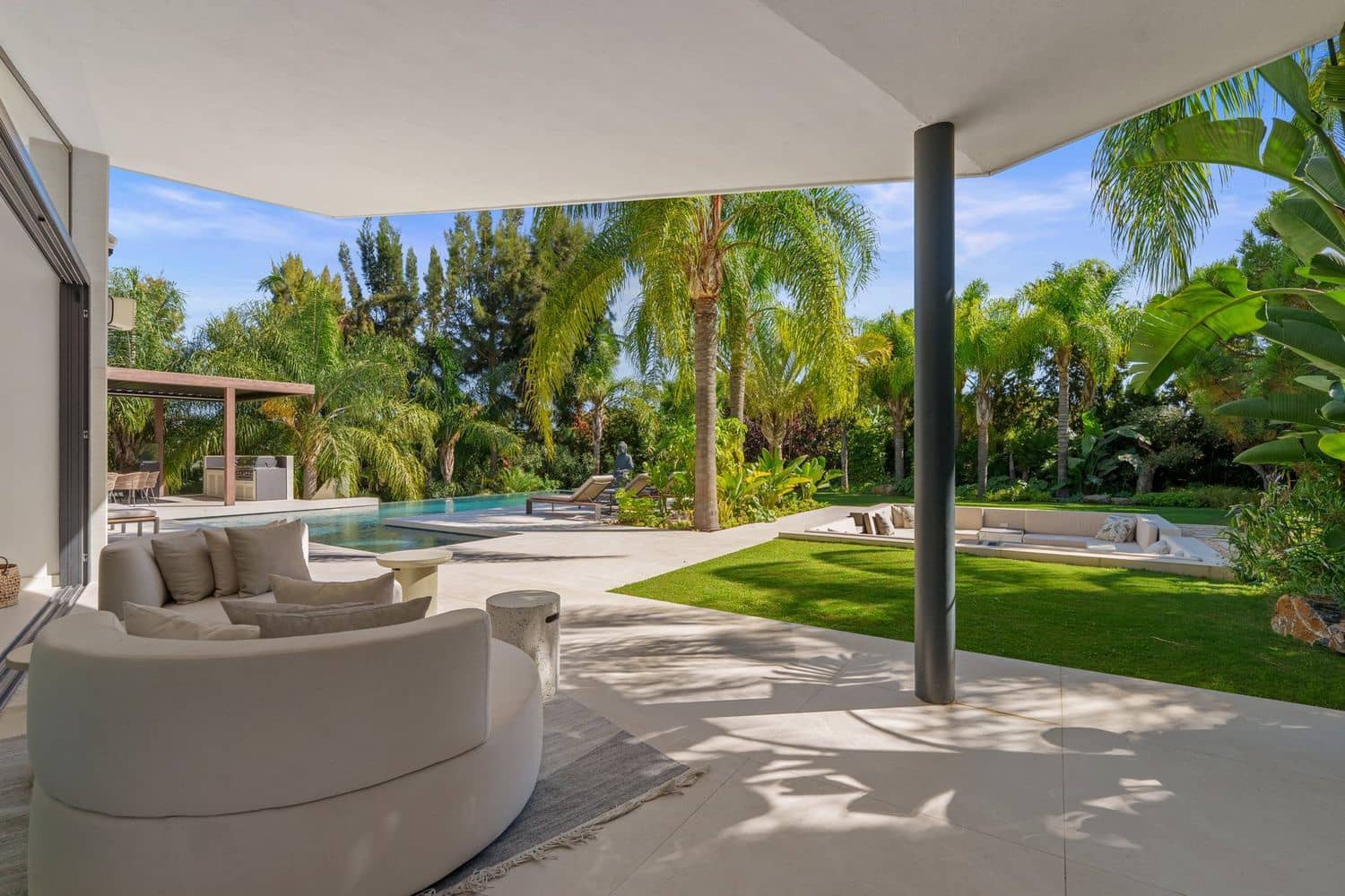 5 soveværelse Villa til salg i Cabopino med swimmingpool garage - € 5.875.000 (Ref: 10091044)