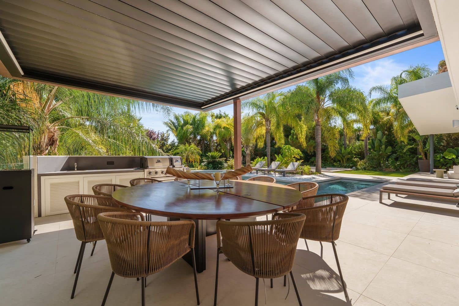 5 soveværelse Villa til salg i Cabopino med swimmingpool garage - € 5.875.000 (Ref: 10091044)