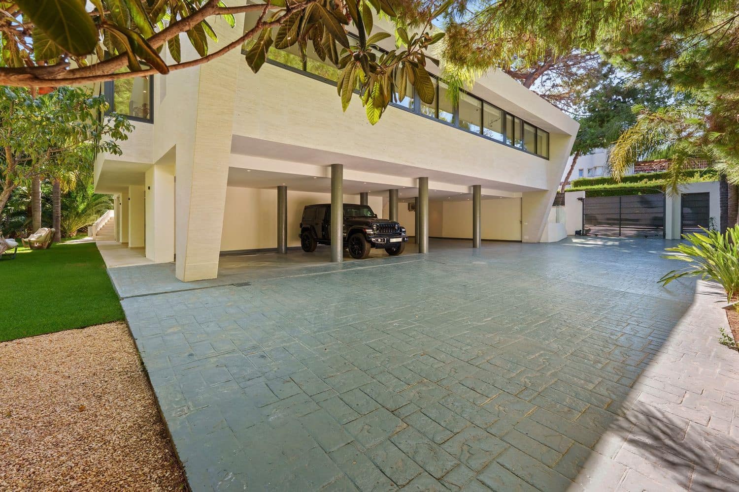 5 soveværelse Villa til salg i Cabopino med swimmingpool garage - € 5.875.000 (Ref: 10091044)