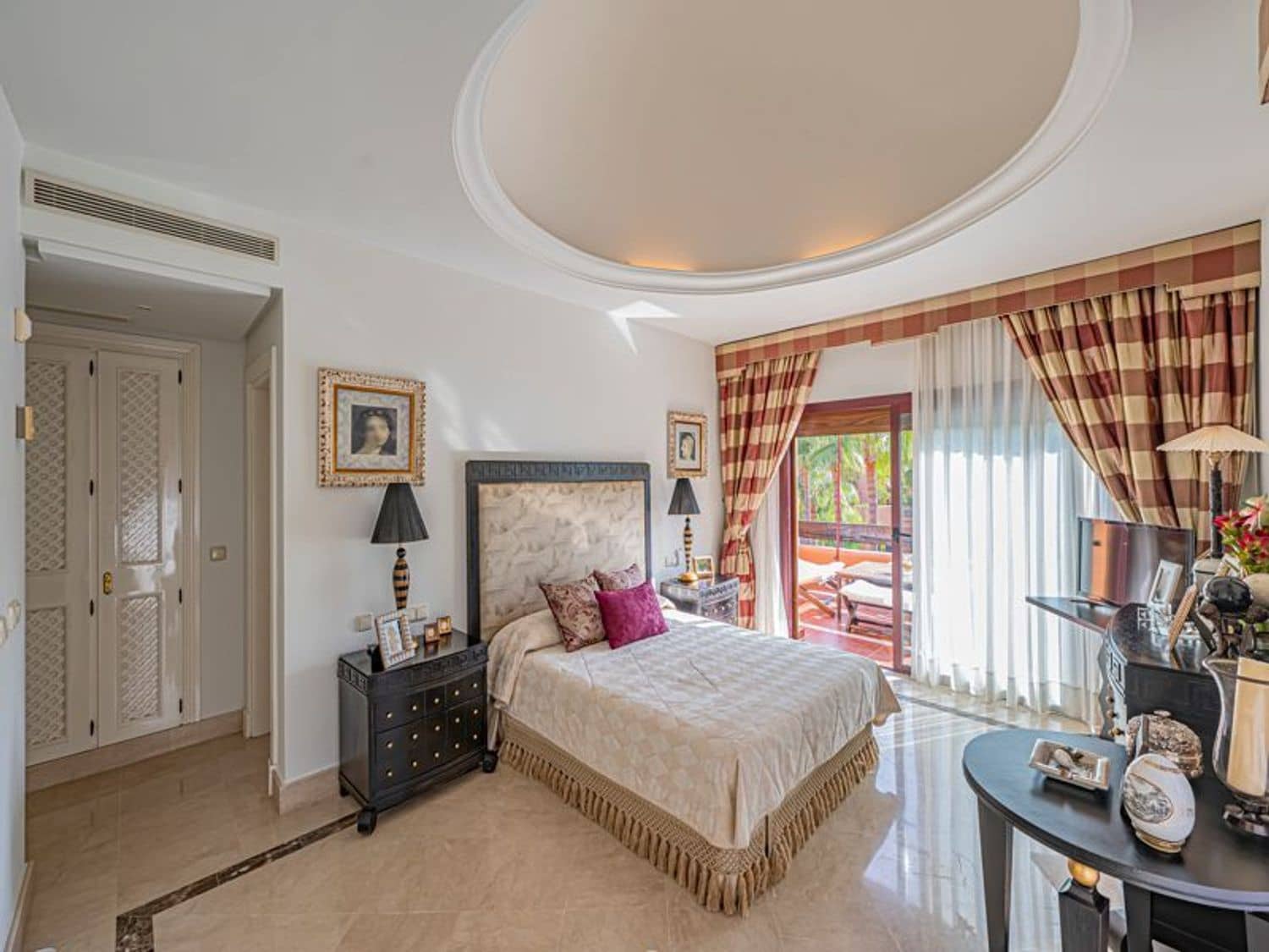 3 camera da letto Appartamento in vendita in Nueva Andalucia con piscina garage - 4.200.000 € (Rif: 10110453)