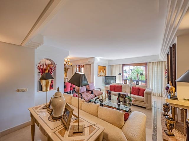 3 camera da letto Appartamento in vendita in La Dama de Noche - La Alzambra, Marbella con piscina garage - 4.200.000 € (Rif: 10110453)