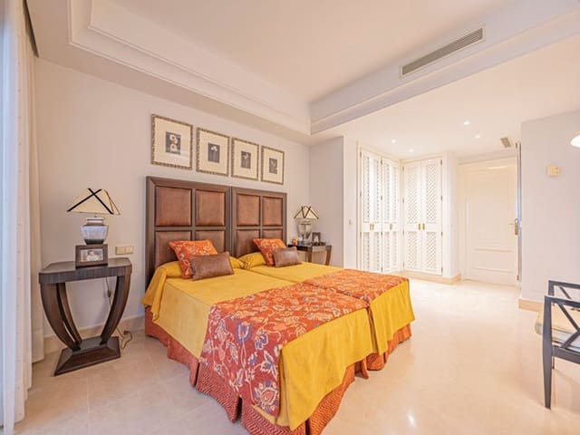 3 camera da letto Appartamento in vendita in La Dama de Noche - La Alzambra, Marbella con piscina garage - 4.200.000 € (Rif: 10110453)