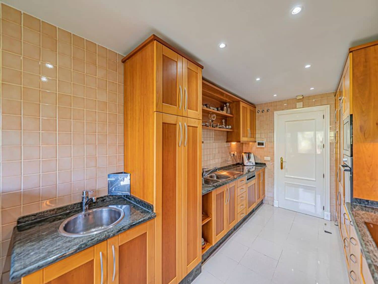 3 camera da letto Appartamento in vendita in Nueva Andalucia con piscina garage - 4.200.000 € (Rif: 10110453)
