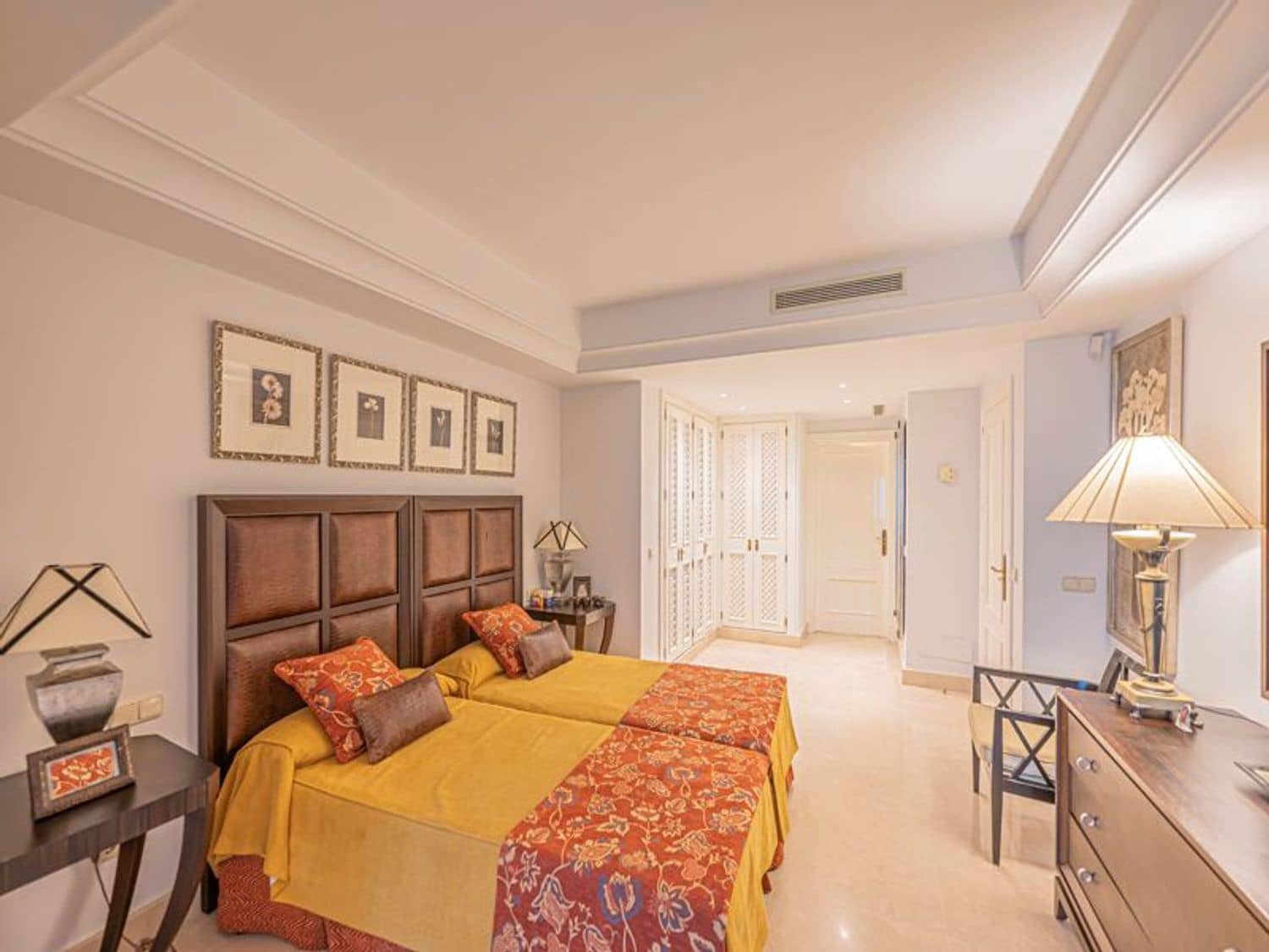 3 camera da letto Appartamento in vendita in Nueva Andalucia con piscina garage - 4.200.000 € (Rif: 10110453)