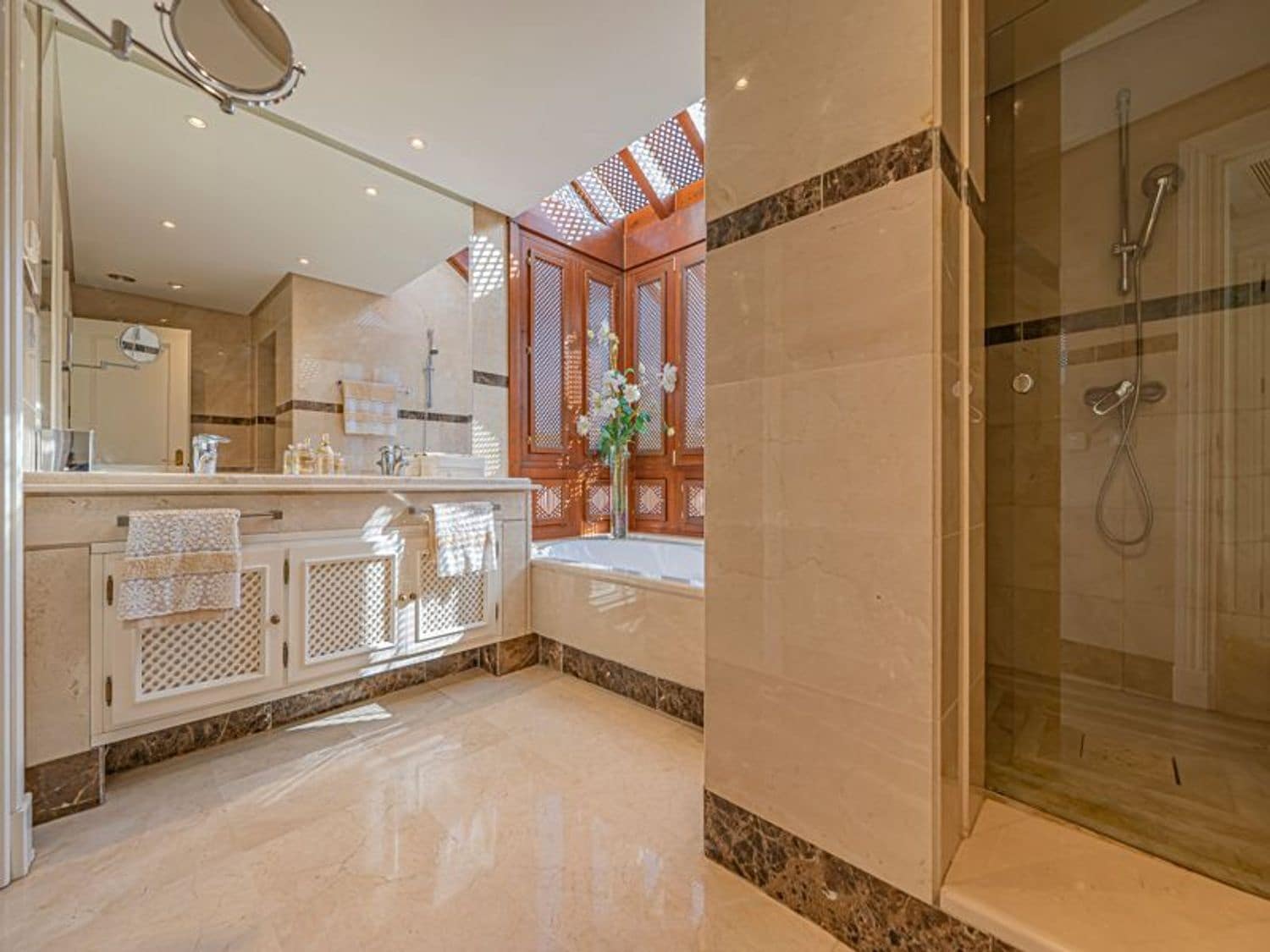 3 camera da letto Appartamento in vendita in Nueva Andalucia con piscina garage - 4.200.000 € (Rif: 10110453)