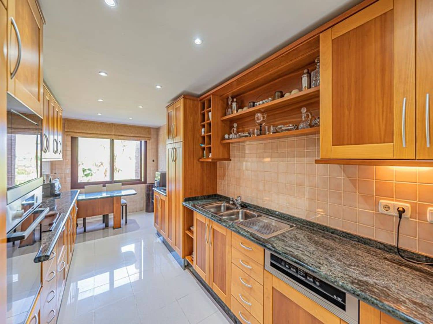 3 camera da letto Appartamento in vendita in Nueva Andalucia con piscina garage - 4.200.000 € (Rif: 10110453)