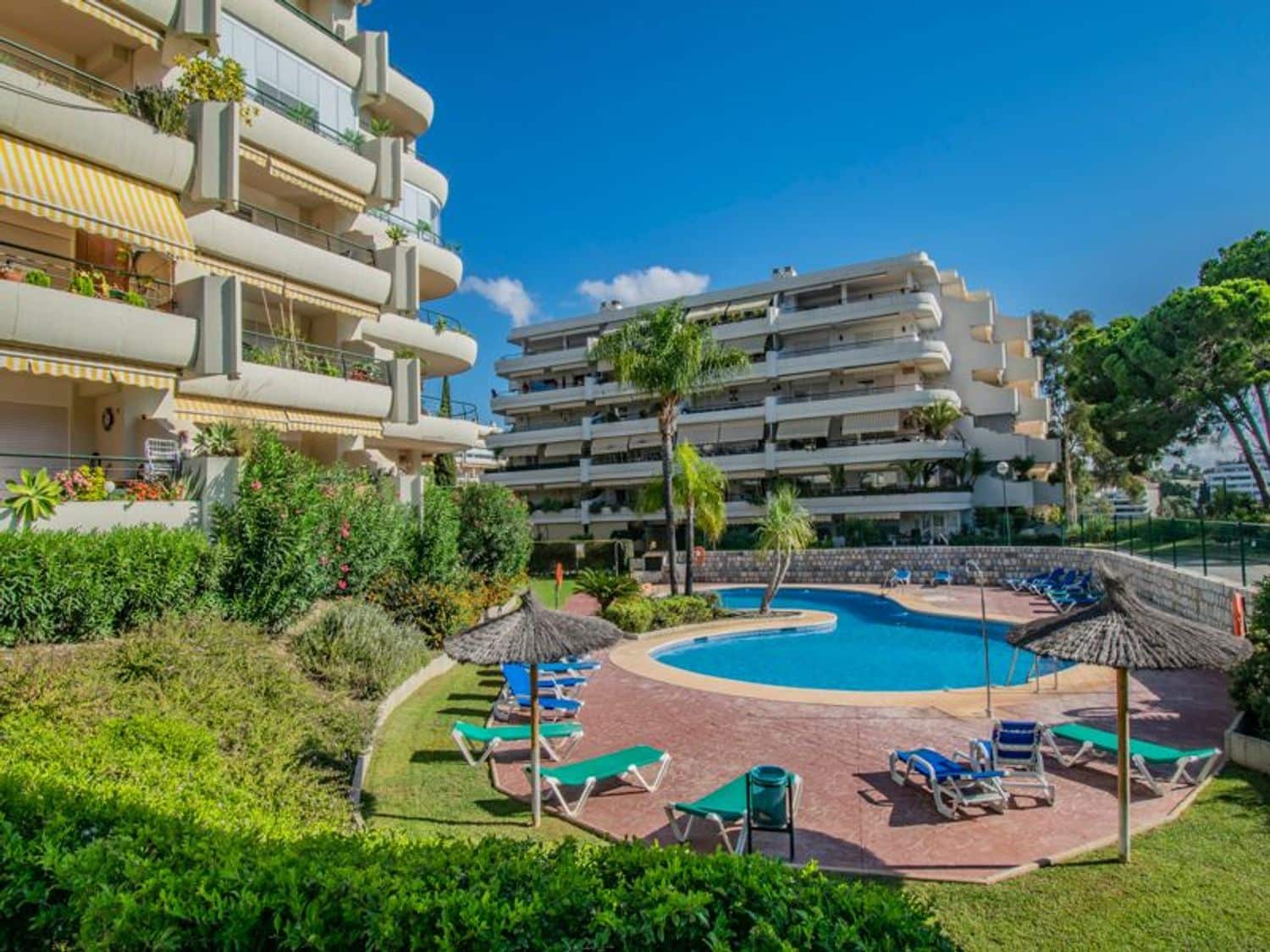 2 soverom Leilighet til salgs i San Pedro de Alcantara med svømmebasseng garasje - € 420 000 (Ref: 10110454)