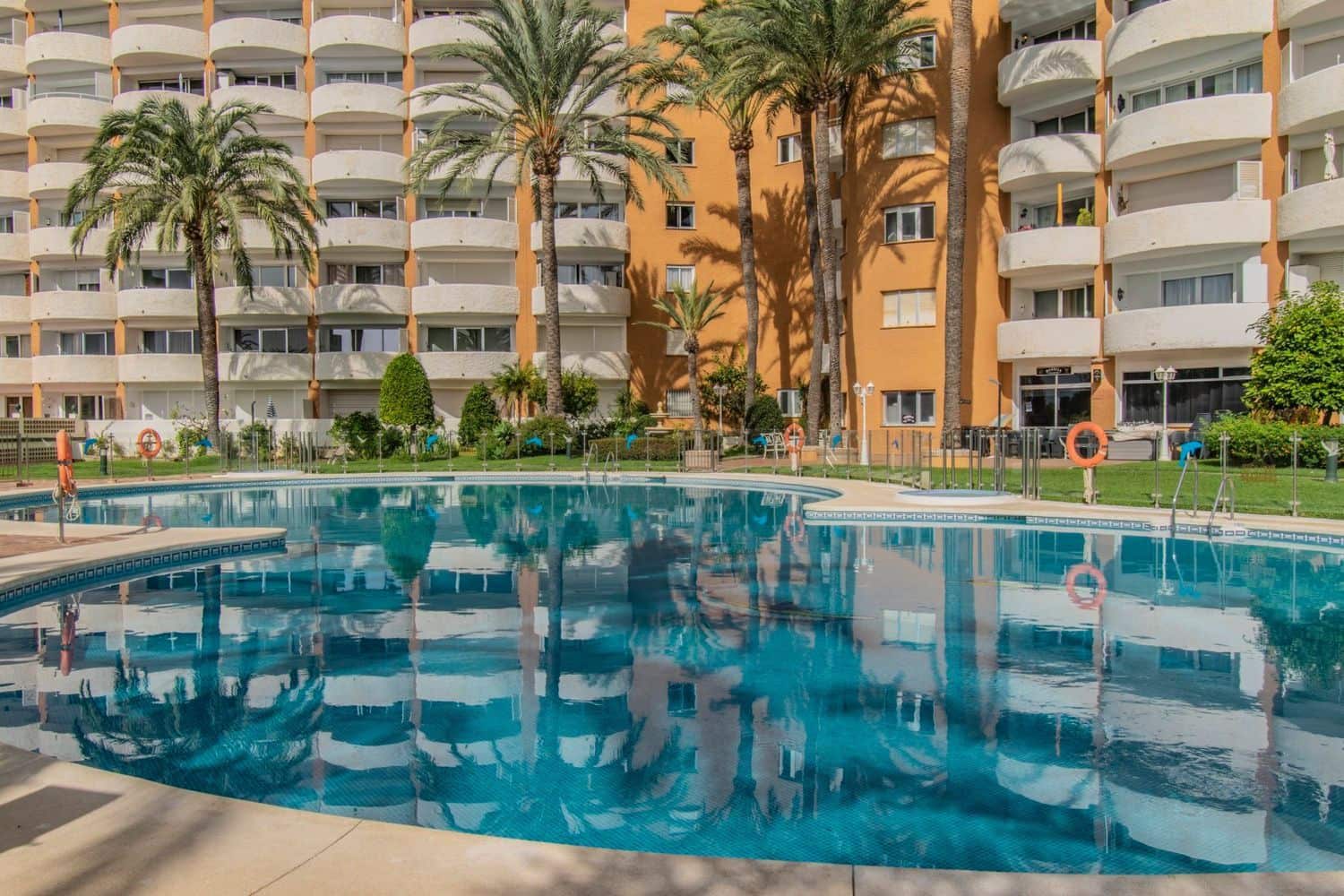 Leilighet til salgs i Marbesa med svømmebasseng garasje - € 295 000 (Ref: 10132343)