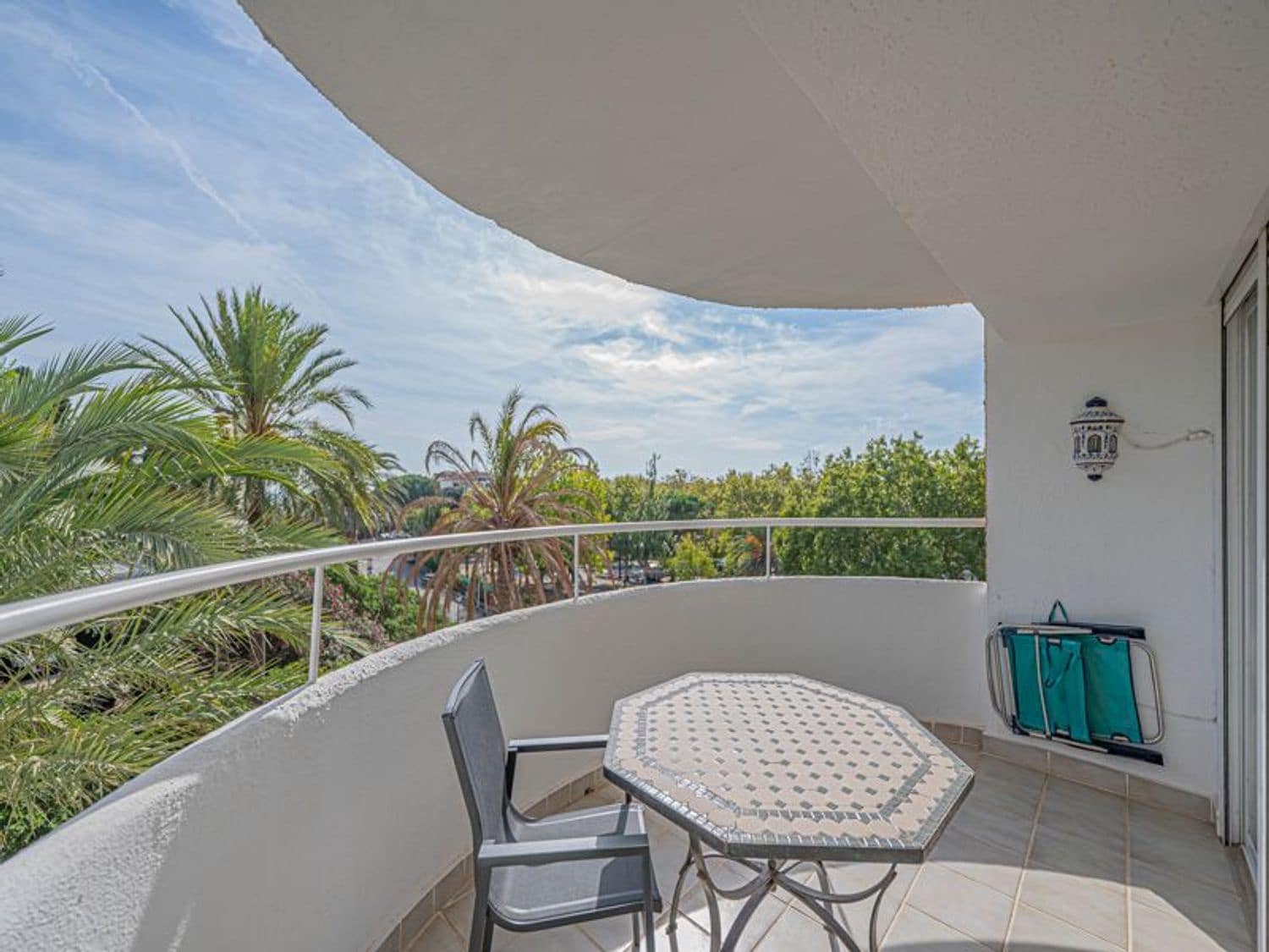 Leilighet til salgs i Marbesa med svømmebasseng garasje - € 295 000 (Ref: 10132343)