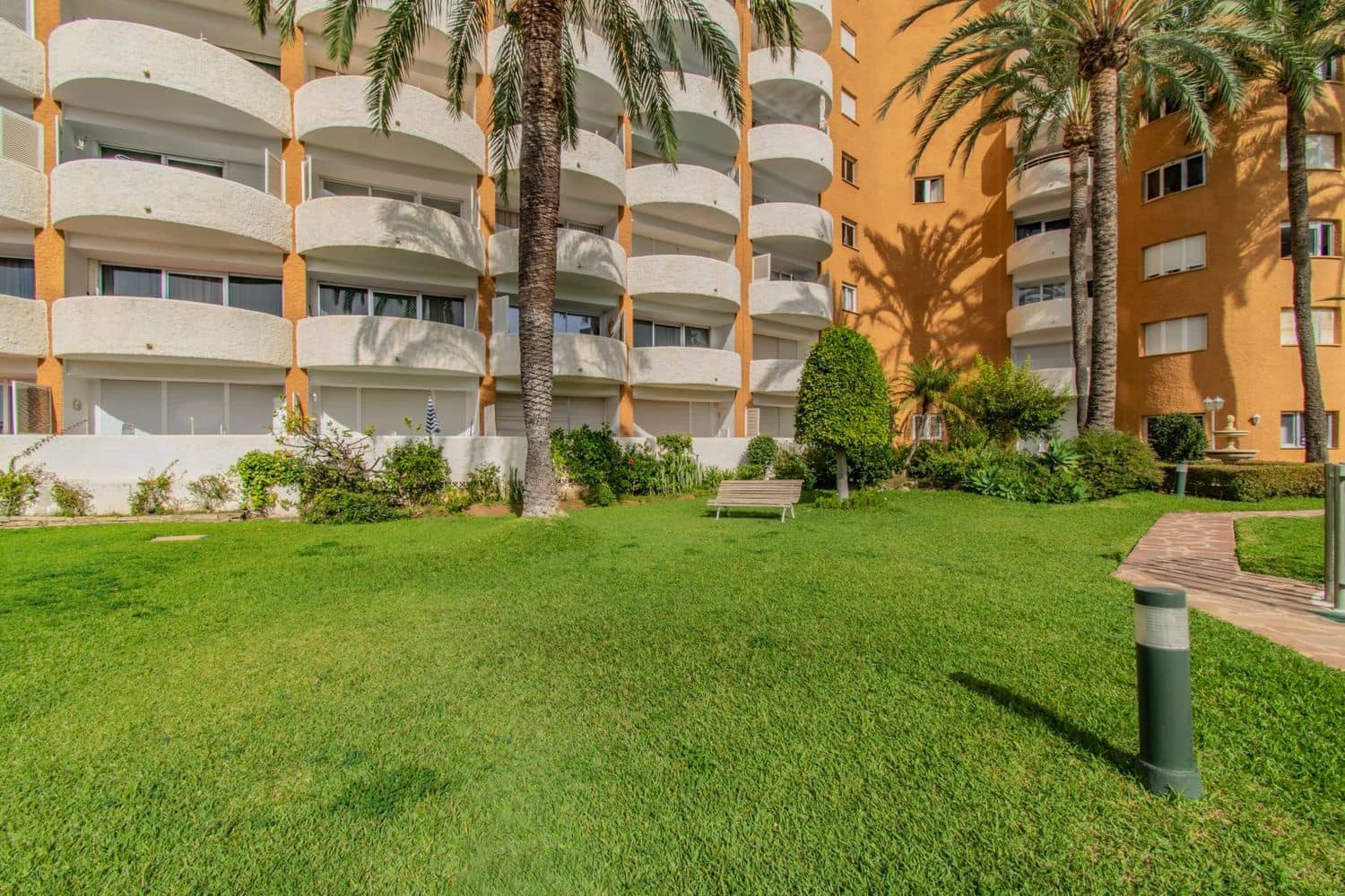 Leilighet til salgs i Marbesa med svømmebasseng garasje - € 295 000 (Ref: 10132343)