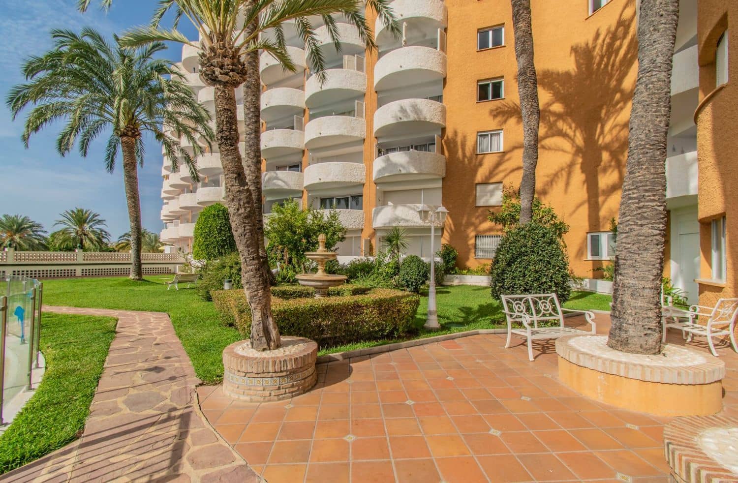 Leilighet til salgs i Marbesa med svømmebasseng garasje - € 295 000 (Ref: 10132343)