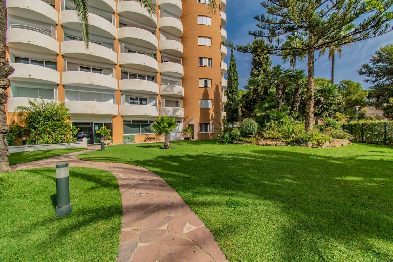 Leilighet til salgs i Marbesa med svømmebasseng garasje - € 295 000 (Ref: 10132343)