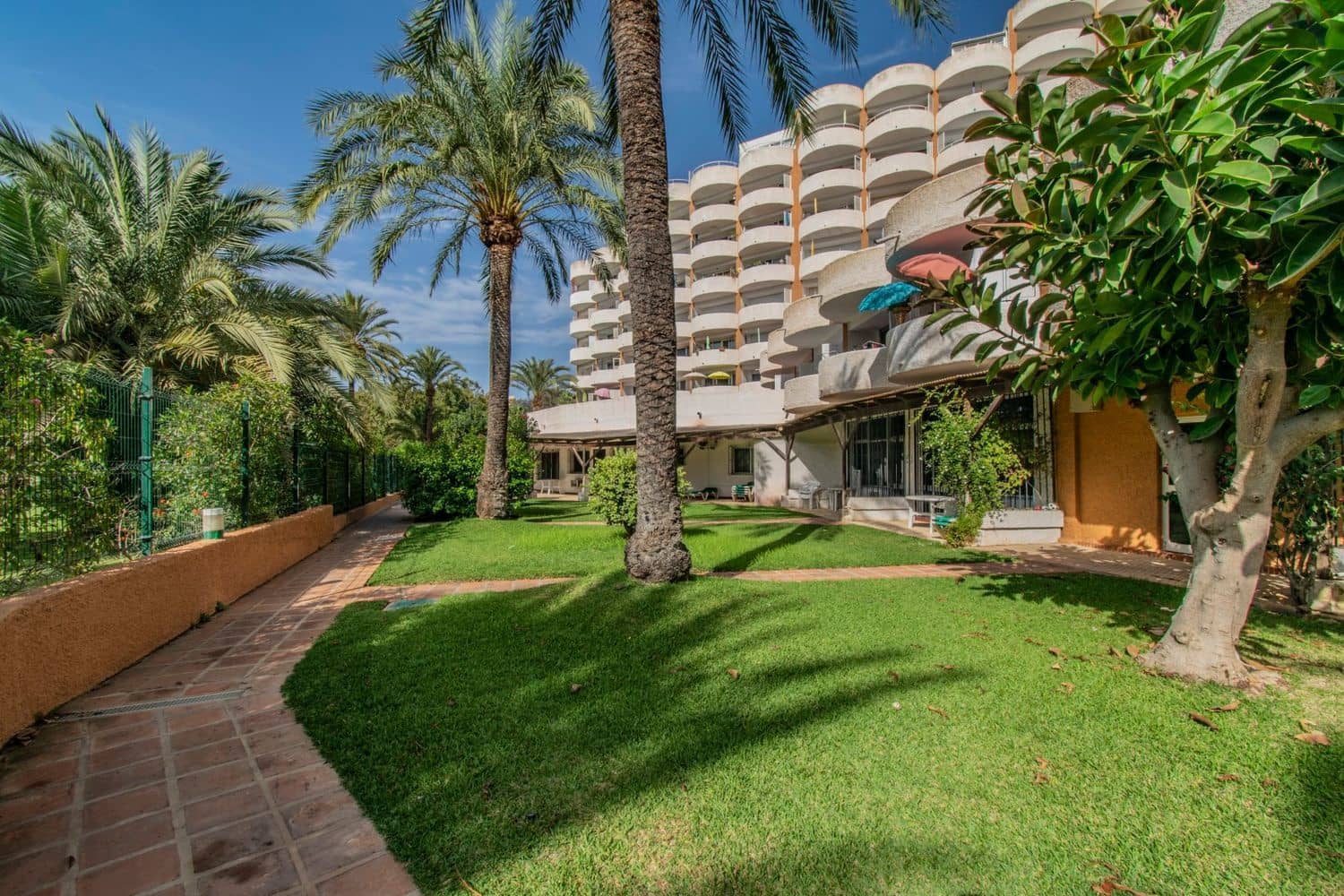 Leilighet til salgs i Marbesa med svømmebasseng garasje - € 295 000 (Ref: 10132343)