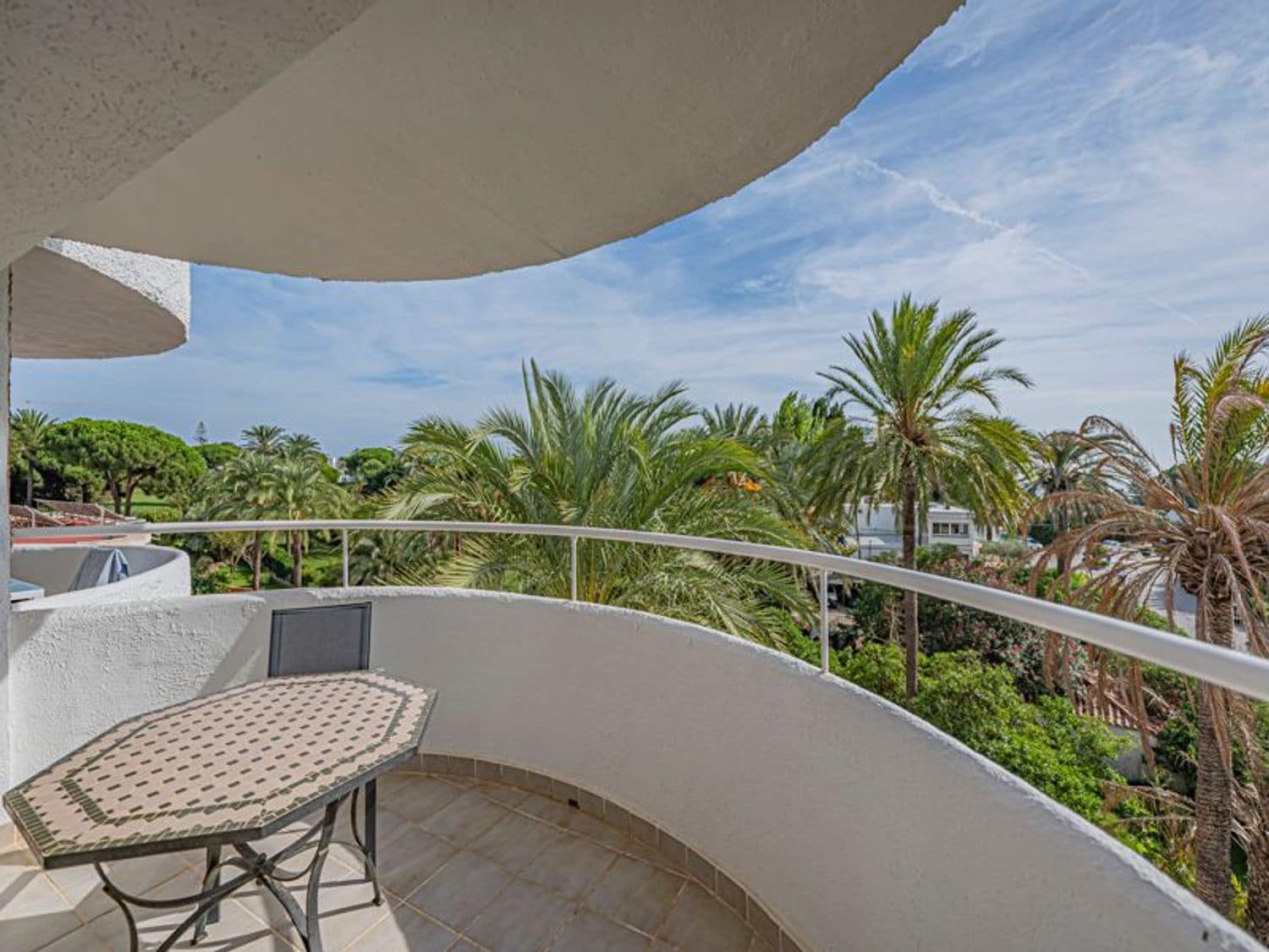 Leilighet til salgs i Marbesa med svømmebasseng garasje - € 295 000 (Ref: 10132343)