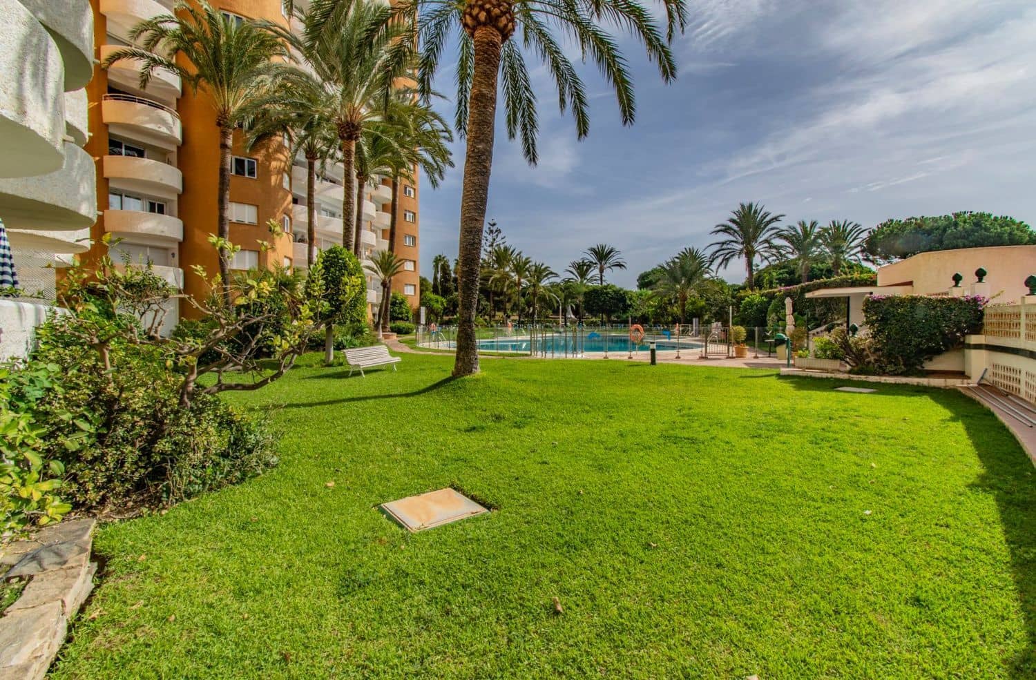 Leilighet til salgs i Marbesa med svømmebasseng garasje - € 295 000 (Ref: 10132343)