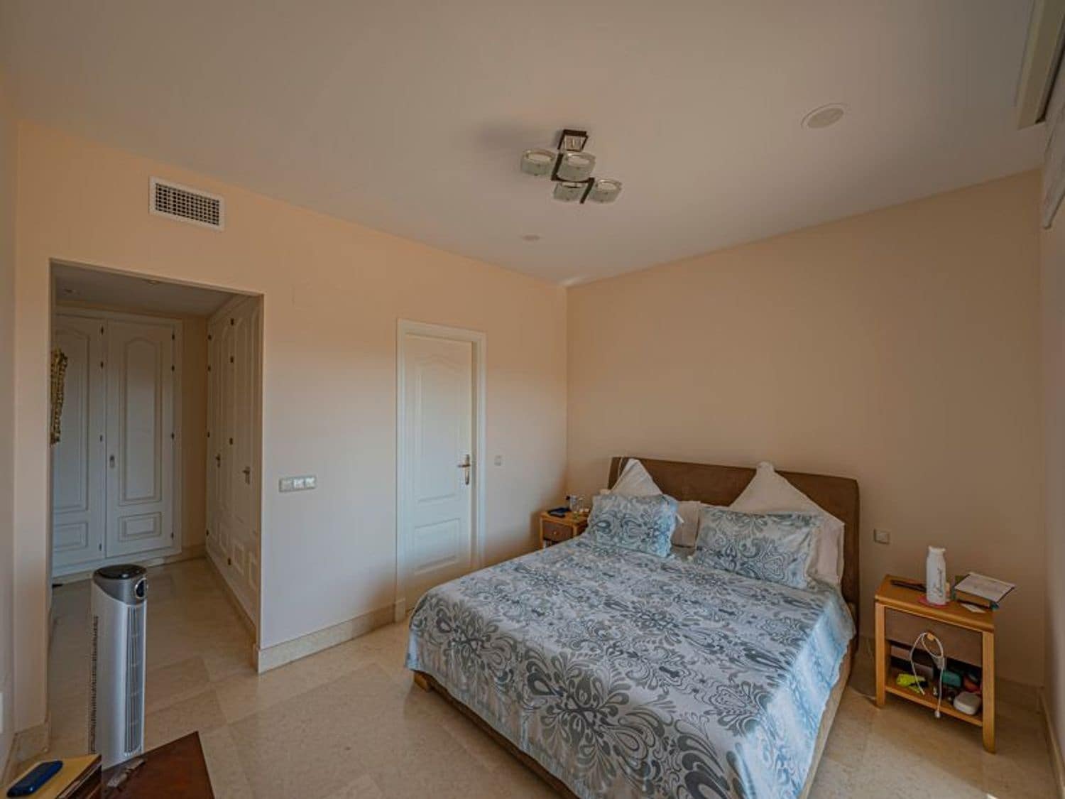 3 sypialnia Apartament na sprzedaż w Benahavis z basenem garażem - 899 000 € (Ref: 10132345)