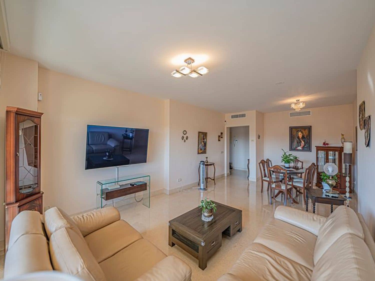 3 sypialnia Apartament na sprzedaż w Benahavis z basenem garażem - 899 000 € (Ref: 10132345)