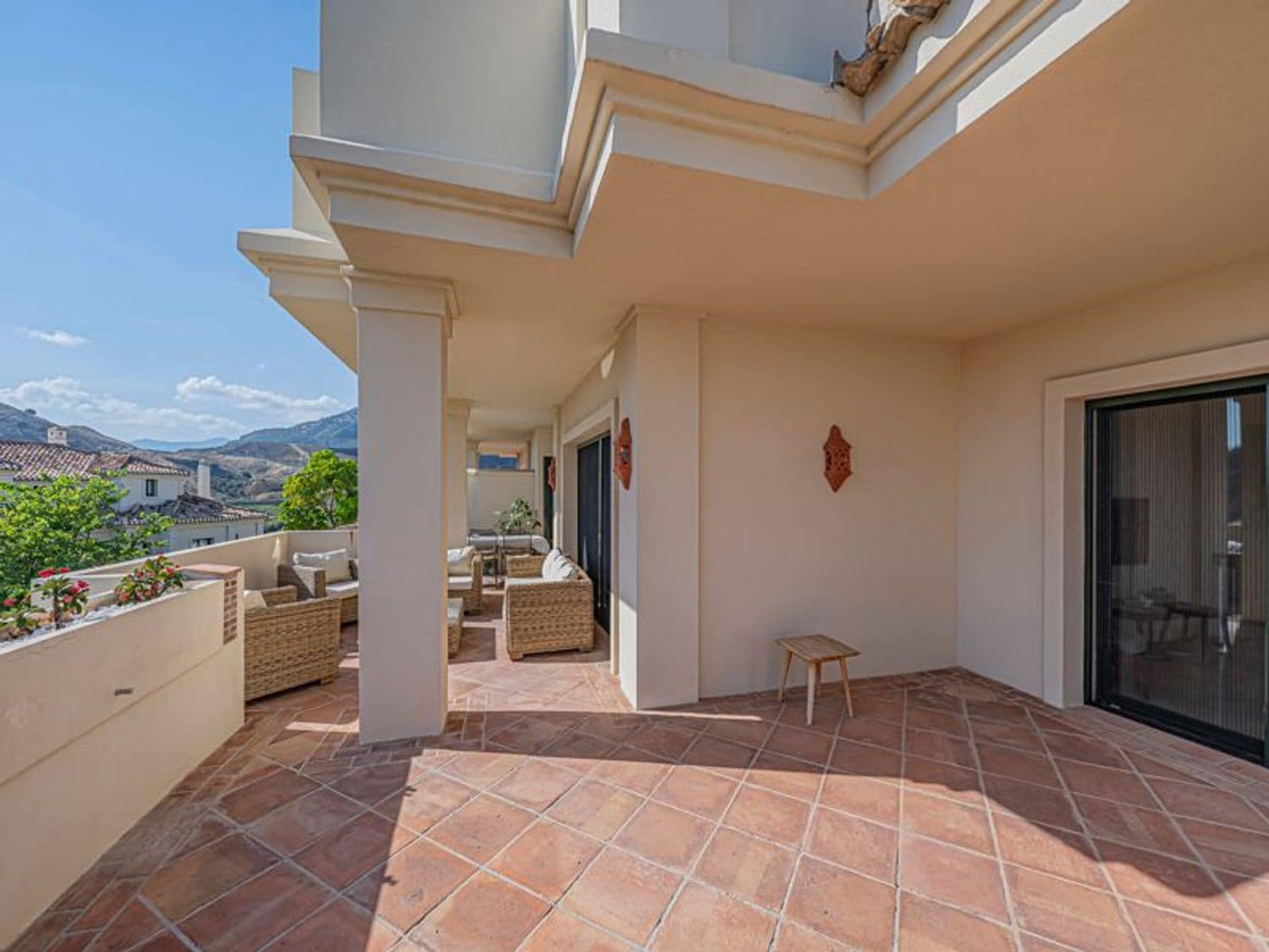 3 sypialnia Apartament na sprzedaż w Benahavis z basenem garażem - 899 000 € (Ref: 10132345)