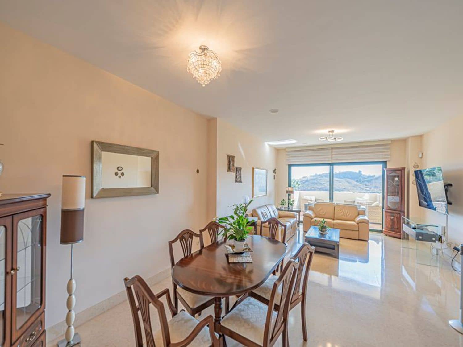 3 sypialnia Apartament na sprzedaż w Benahavis z basenem garażem - 899 000 € (Ref: 10132345)