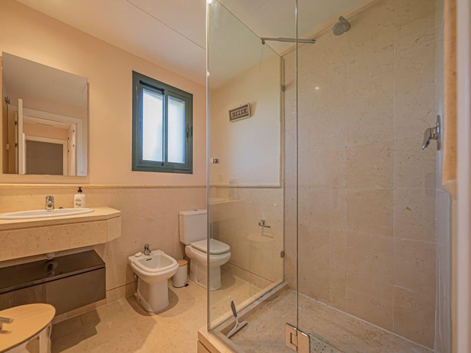 3 sypialnia Apartament na sprzedaż w Benahavis z basenem garażem - 899 000 € (Ref: 10132345)