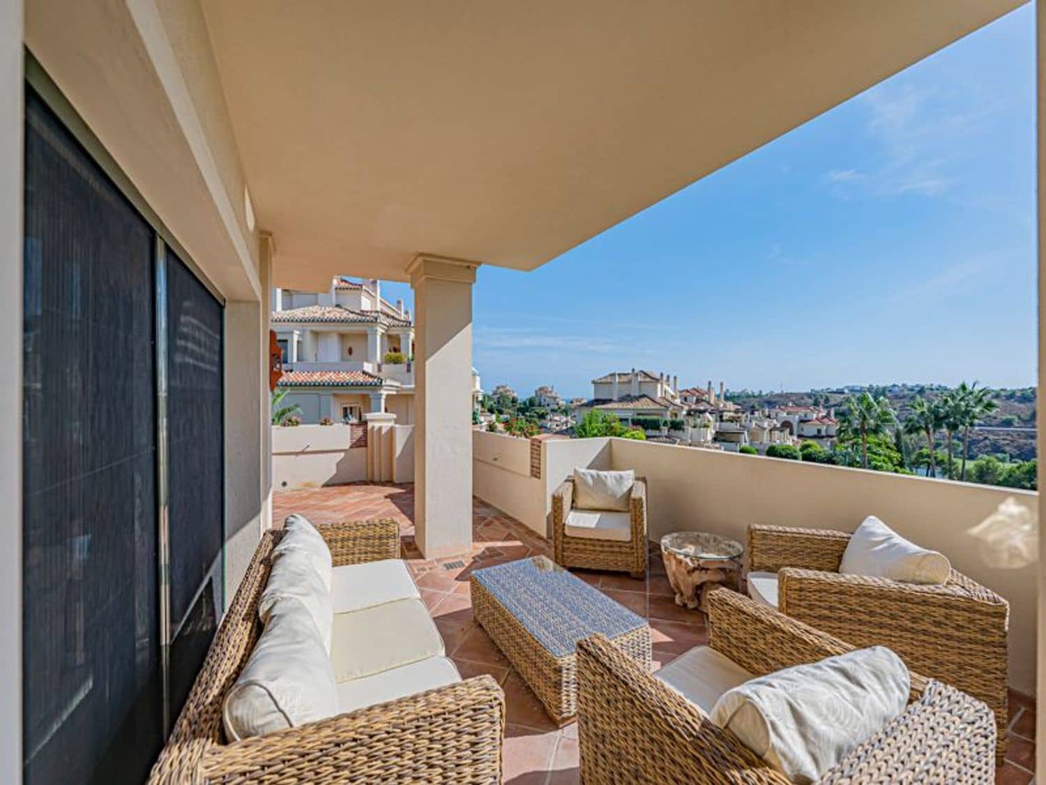 3 sypialnia Apartament na sprzedaż w Benahavis z basenem garażem - 899 000 € (Ref: 10132345)