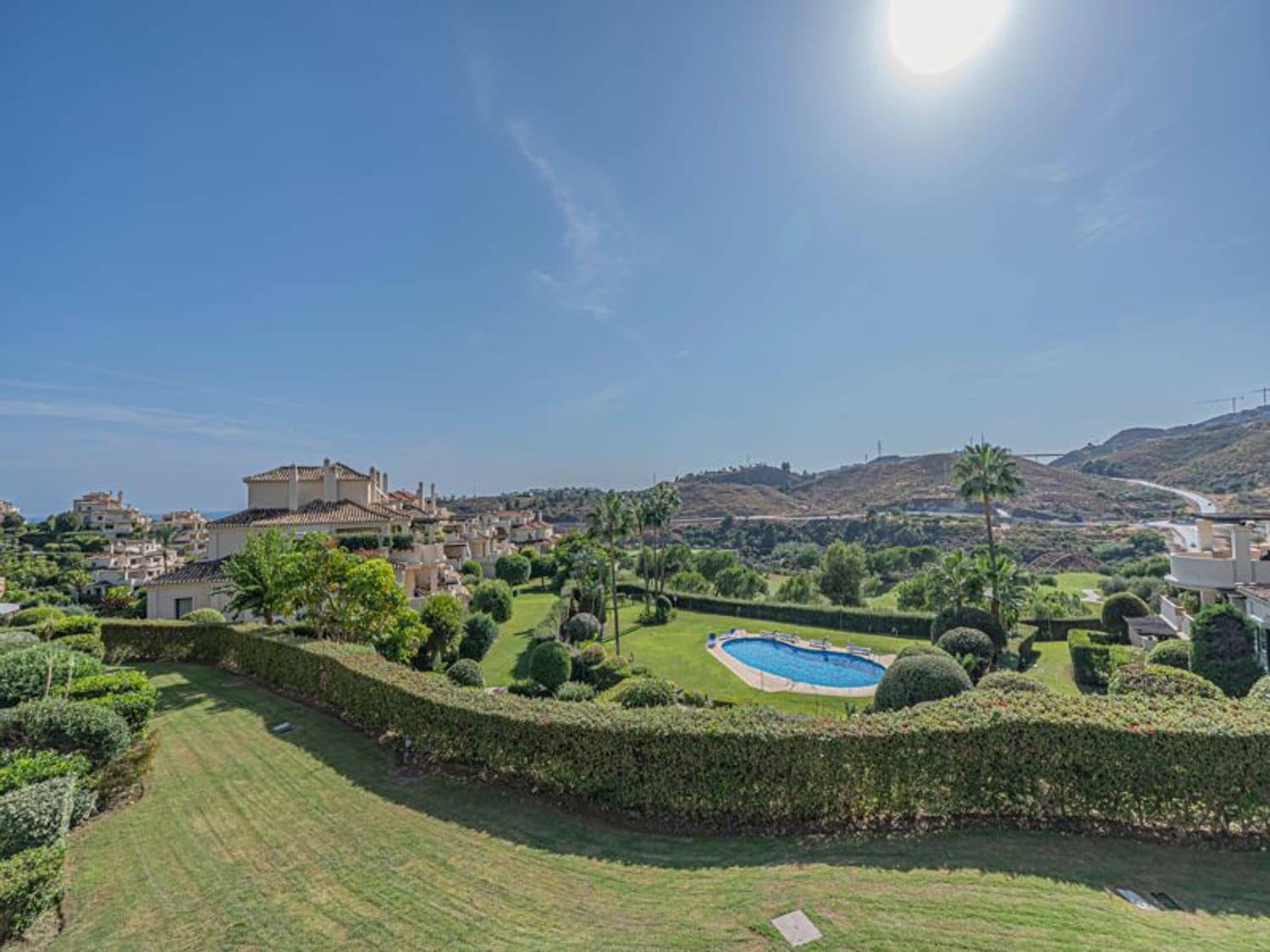 3 sypialnia Apartament na sprzedaż w Benahavis z basenem garażem - 899 000 € (Ref: 10132345)
