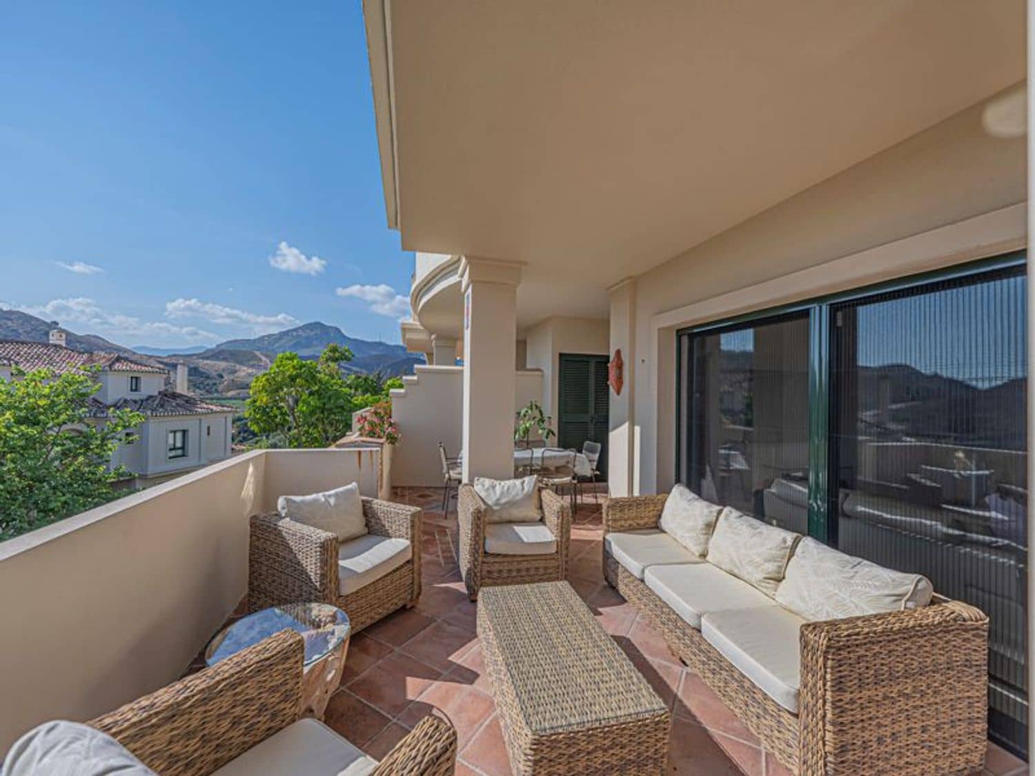 3 sypialnia Apartament na sprzedaż w Benahavis z basenem garażem - 899 000 € (Ref: 10132345)