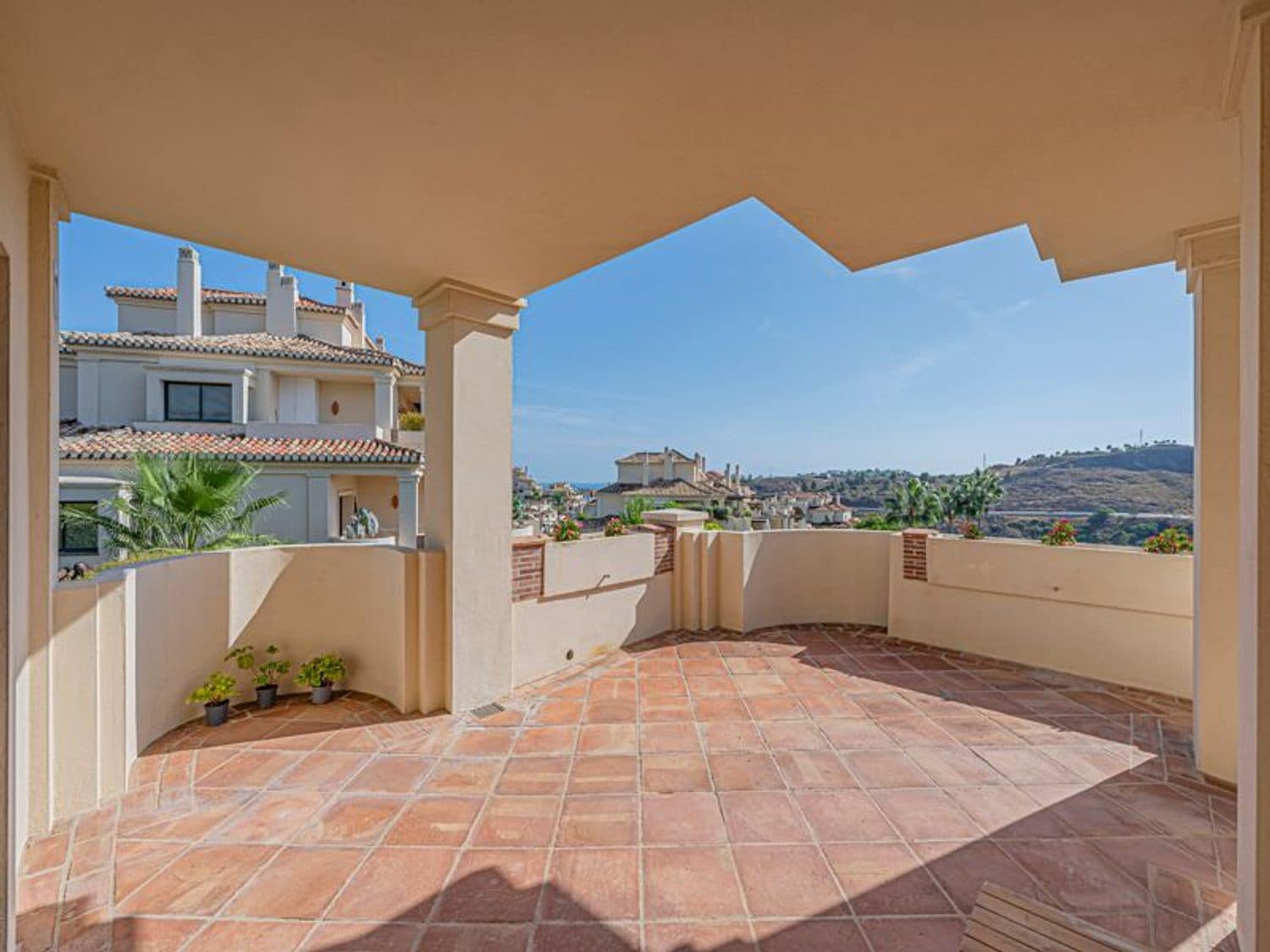 3 sypialnia Apartament na sprzedaż w Benahavis z basenem garażem - 899 000 € (Ref: 10132345)