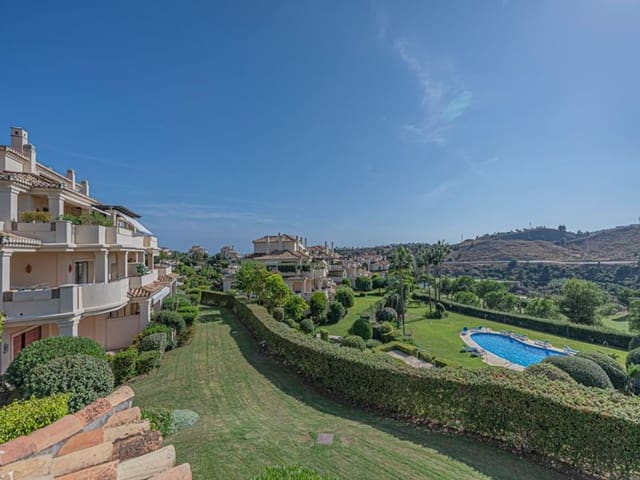 3 sypialnia Apartament na sprzedaż w Los Arqueros - Puerto del Almendro, Benahavís z basenem garażem - 899 000 € (Ref: 10132345)