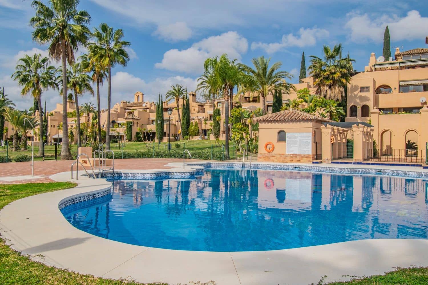 3 slaapkamer Appartement te koop in New Golden Mile met zwembad garage - € 755.000 (Ref: 10132347)