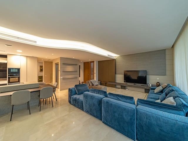 4 quarto Moradia para venda em Nueva Alcántara, Marbella com piscina garagem - 2 700 000 € (Ref: 10132348)
