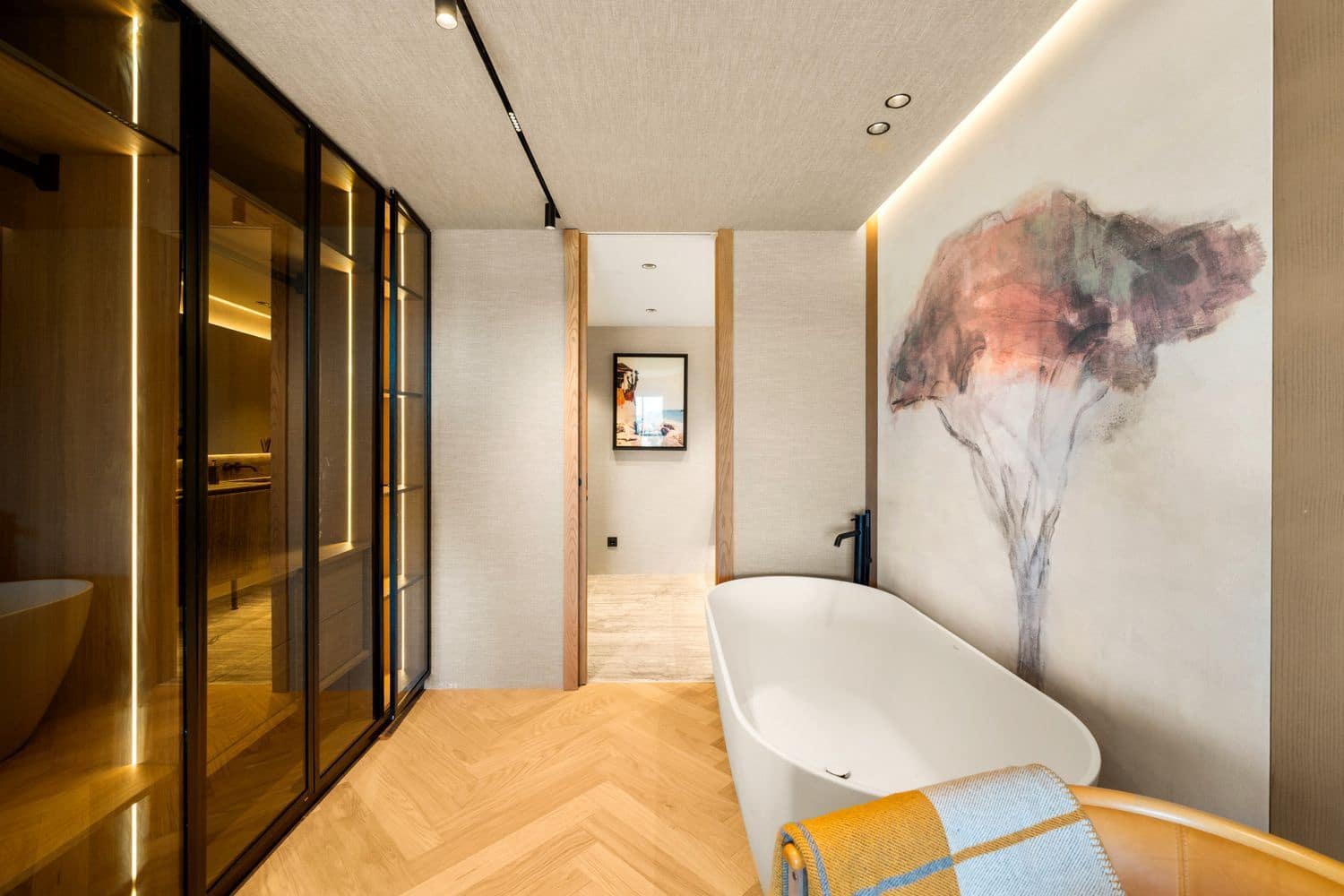 4 bedroom Apartment for sale in La Quinta with pool garage - € 1,595,000 (Ref: 10162116)