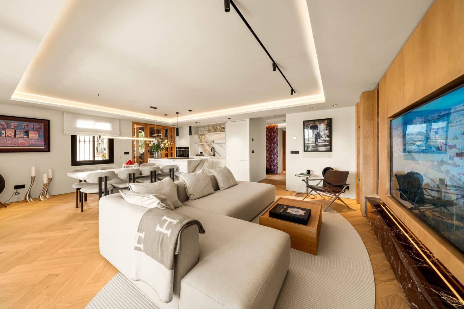 4 bedroom Apartment for sale in La Quinta with pool garage - € 1,595,000 (Ref: 10162116)