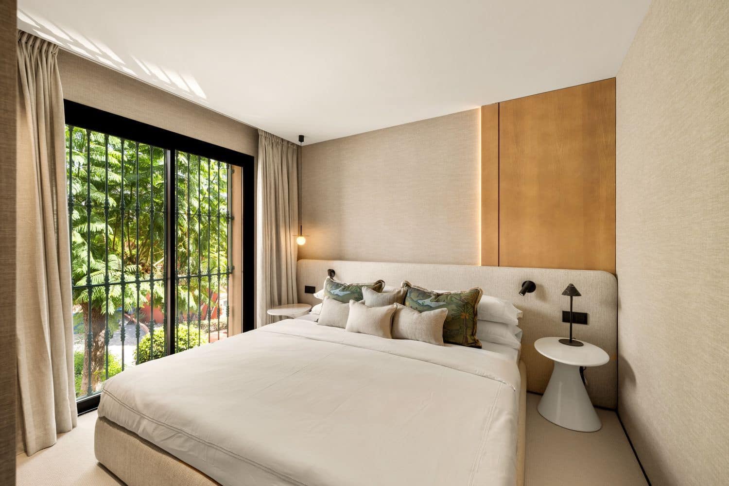 4 bedroom Apartment for sale in La Quinta with pool garage - € 1,595,000 (Ref: 10162116)