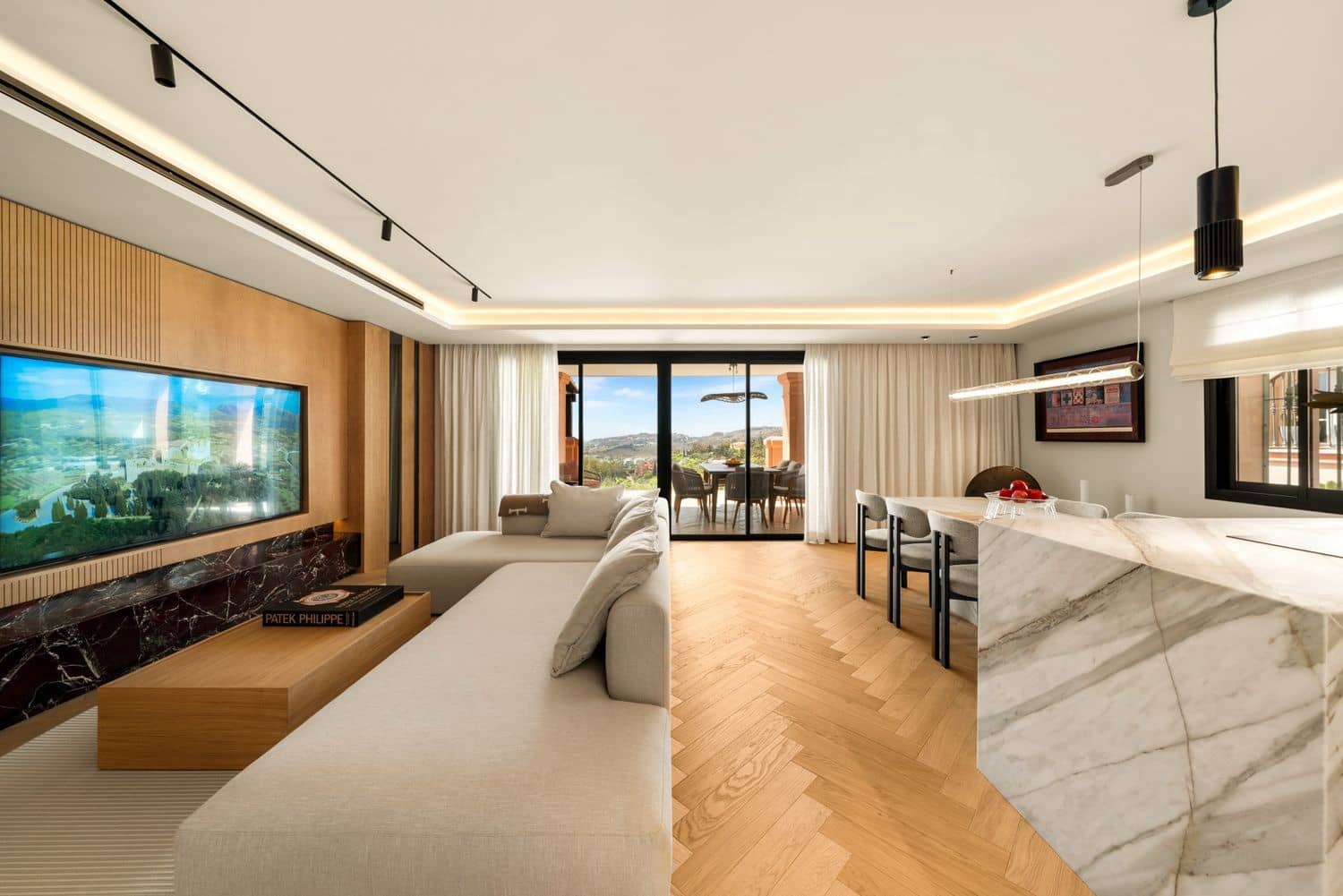 4 bedroom Apartment for sale in La Quinta with pool garage - € 1,595,000 (Ref: 10162116)
