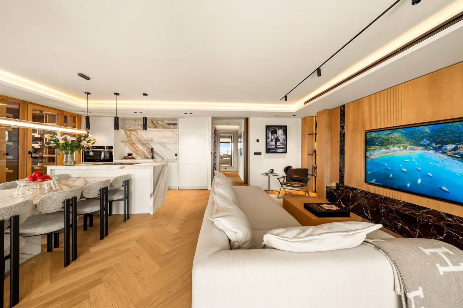 4 bedroom Apartment for sale in La Quinta with pool garage - € 1,595,000 (Ref: 10162116)